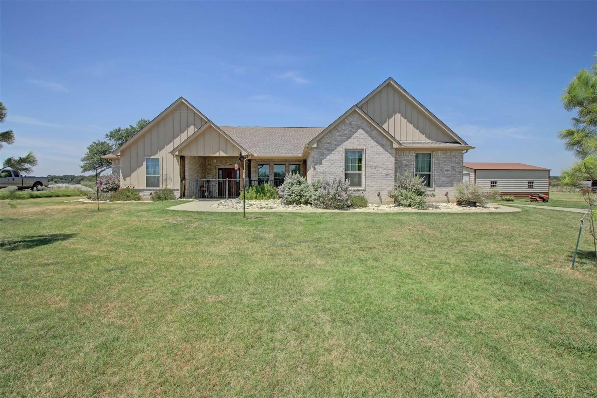 Springtown, Texas, 76082, United States, 4 Bedrooms Bedrooms, ,3 BathroomsBathrooms,Residential,For Sale,1920797