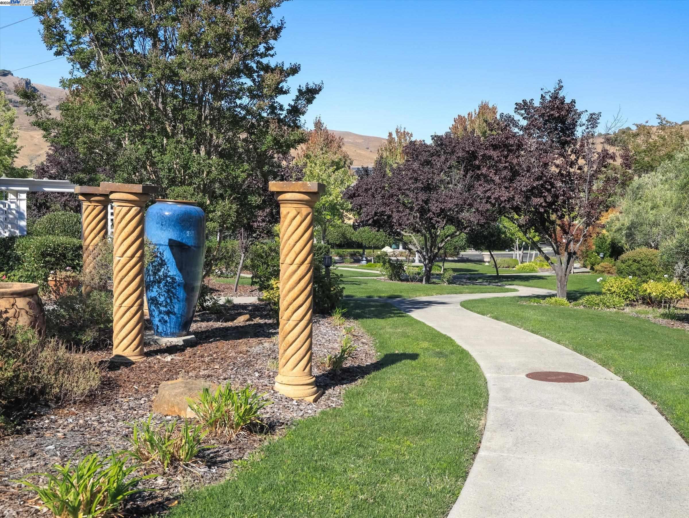 Vallejo, California, 94591, United States, 5 Bedrooms Bedrooms, ,5 BathroomsBathrooms,Residential,For Sale,2002289