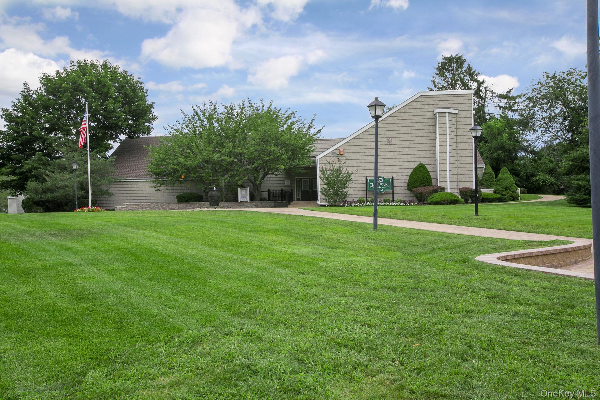  7 Possum Path, Coram, NY, 11727 - 物件實景