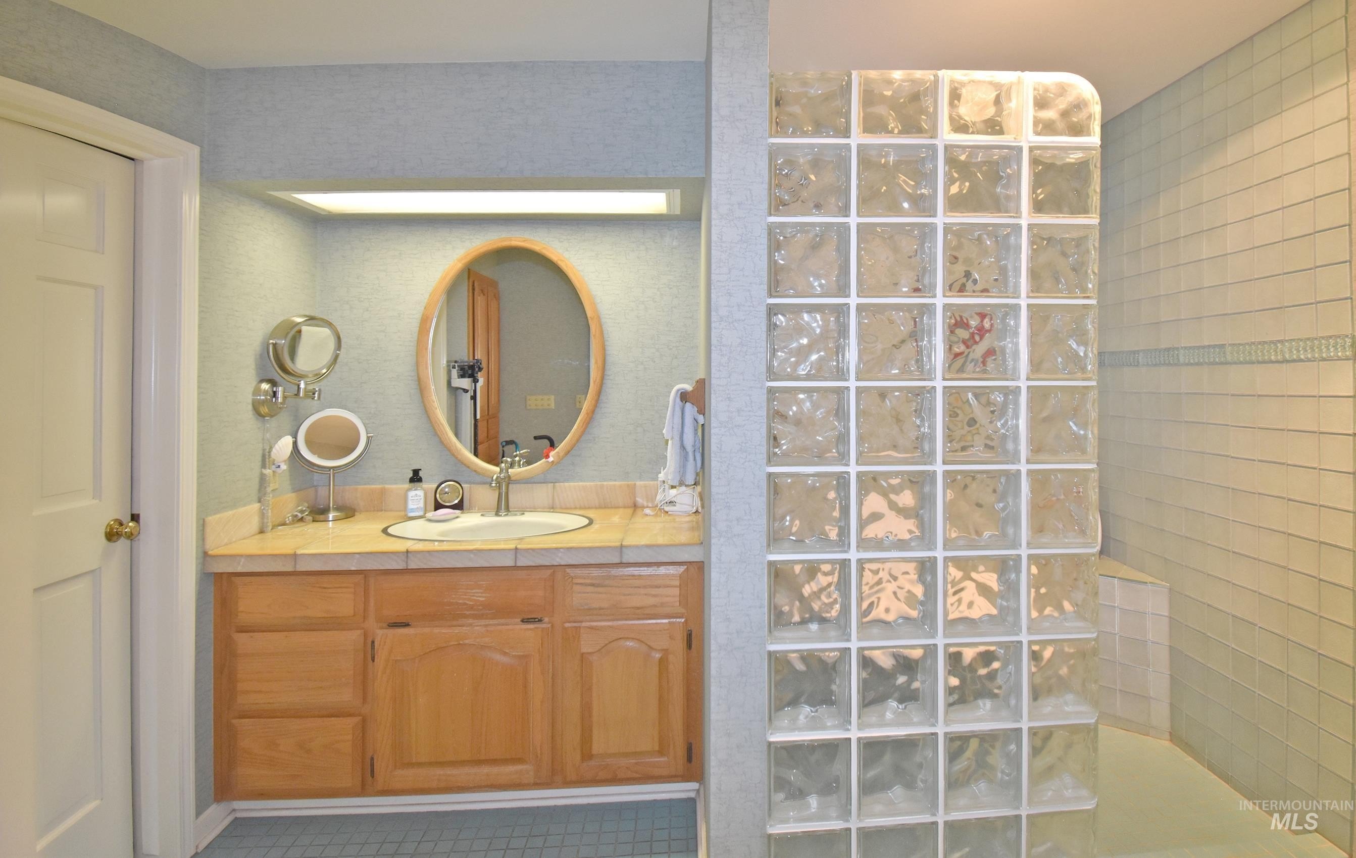 Clarkston, Washington, 99403, United States, 3 Bedrooms Bedrooms, ,3 BathroomsBathrooms,Residential,For Sale,1981338