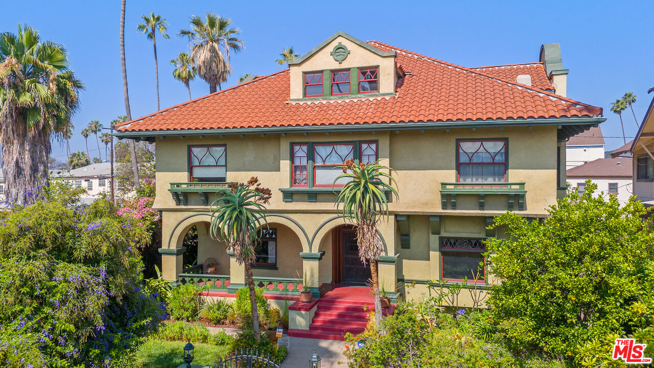 Los Angeles, California, 90006, United States, 6 Bedrooms Bedrooms, ,5 BathroomsBathrooms,Residential,For Sale,1883118