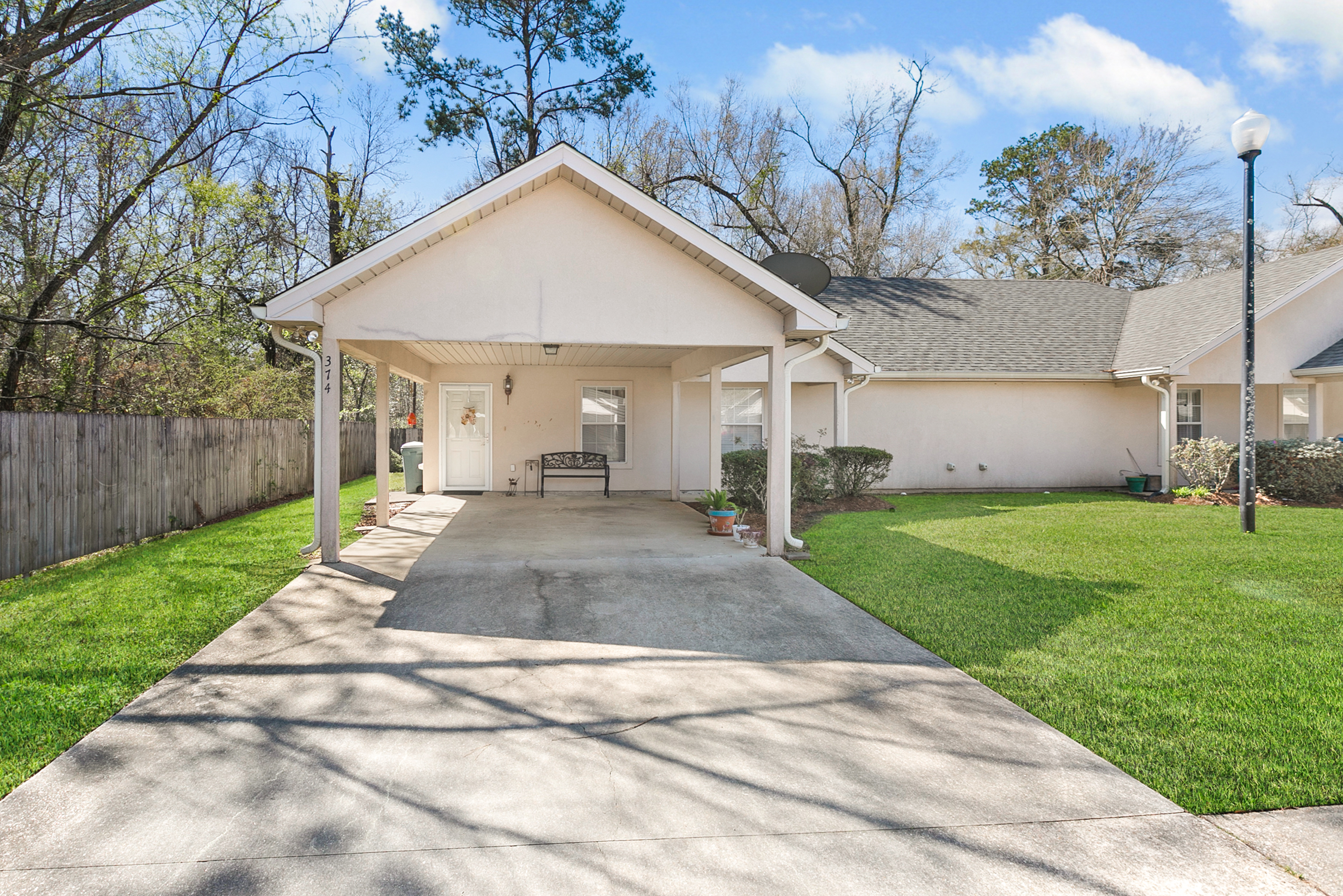 Avalon Trace Dr, Ponchatoula, LA 70454