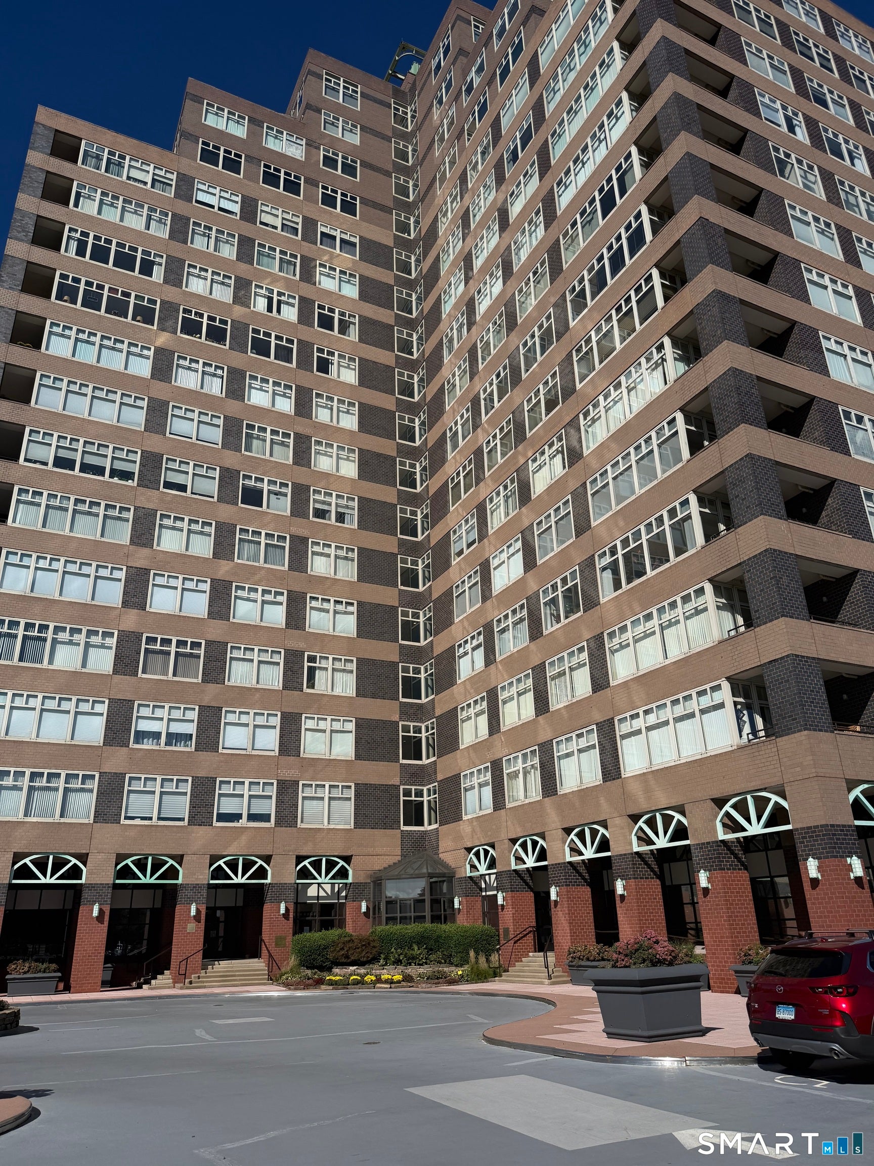 River Dr, East Hartford, CT 06108