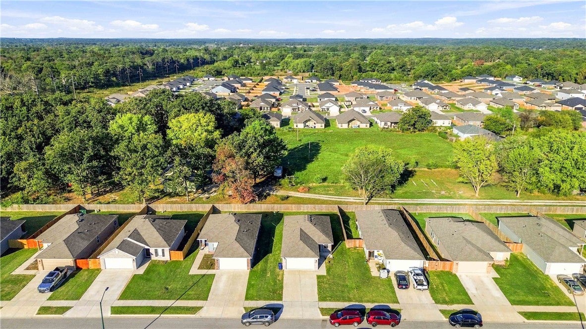Hariet Dr, Siloam Springs, AR 72761
