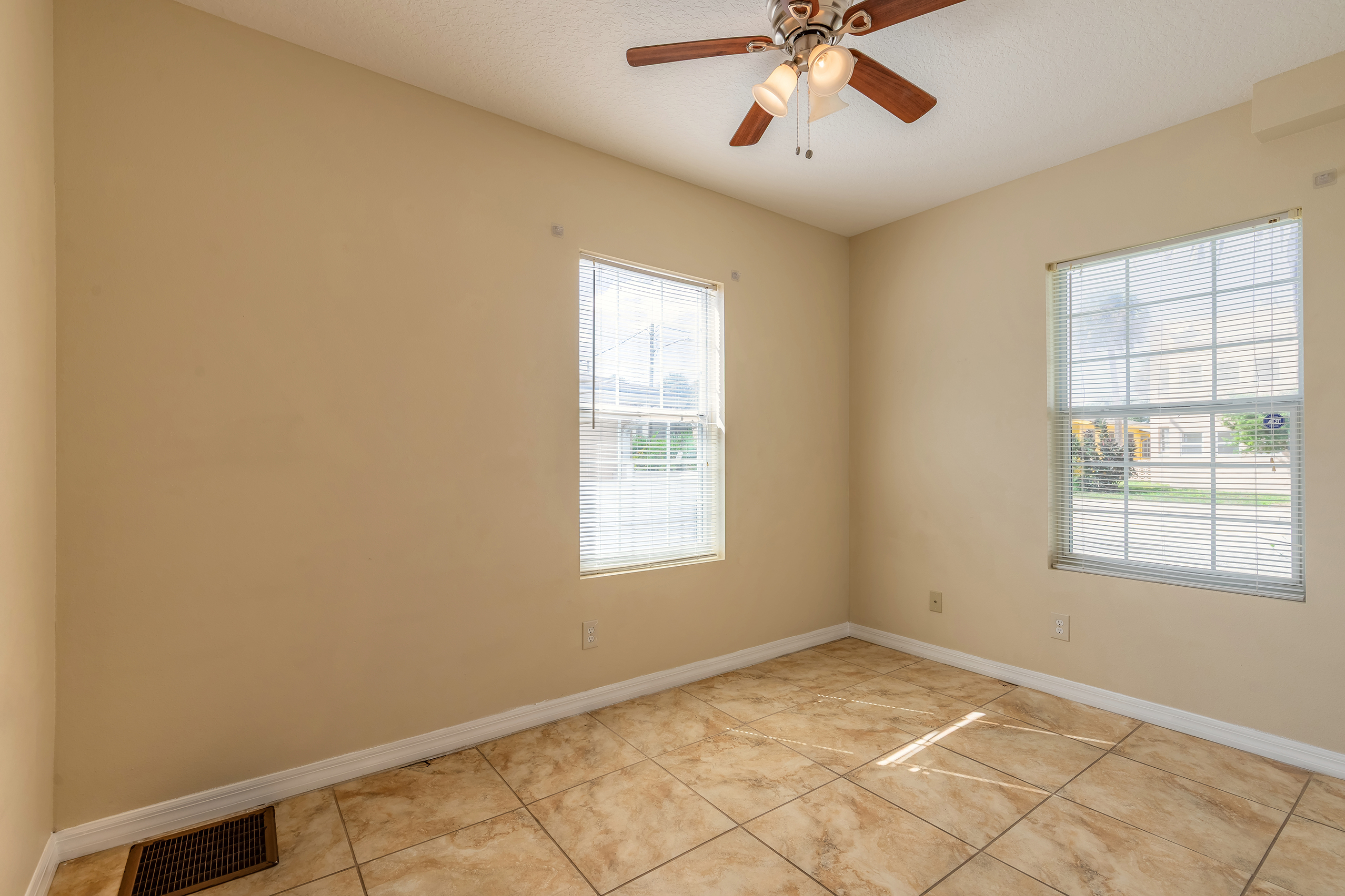 Daytona Beach, Florida, 32118, United States, 5 Bedrooms Bedrooms, ,3 BathroomsBathrooms,Residential,For Sale,1982545