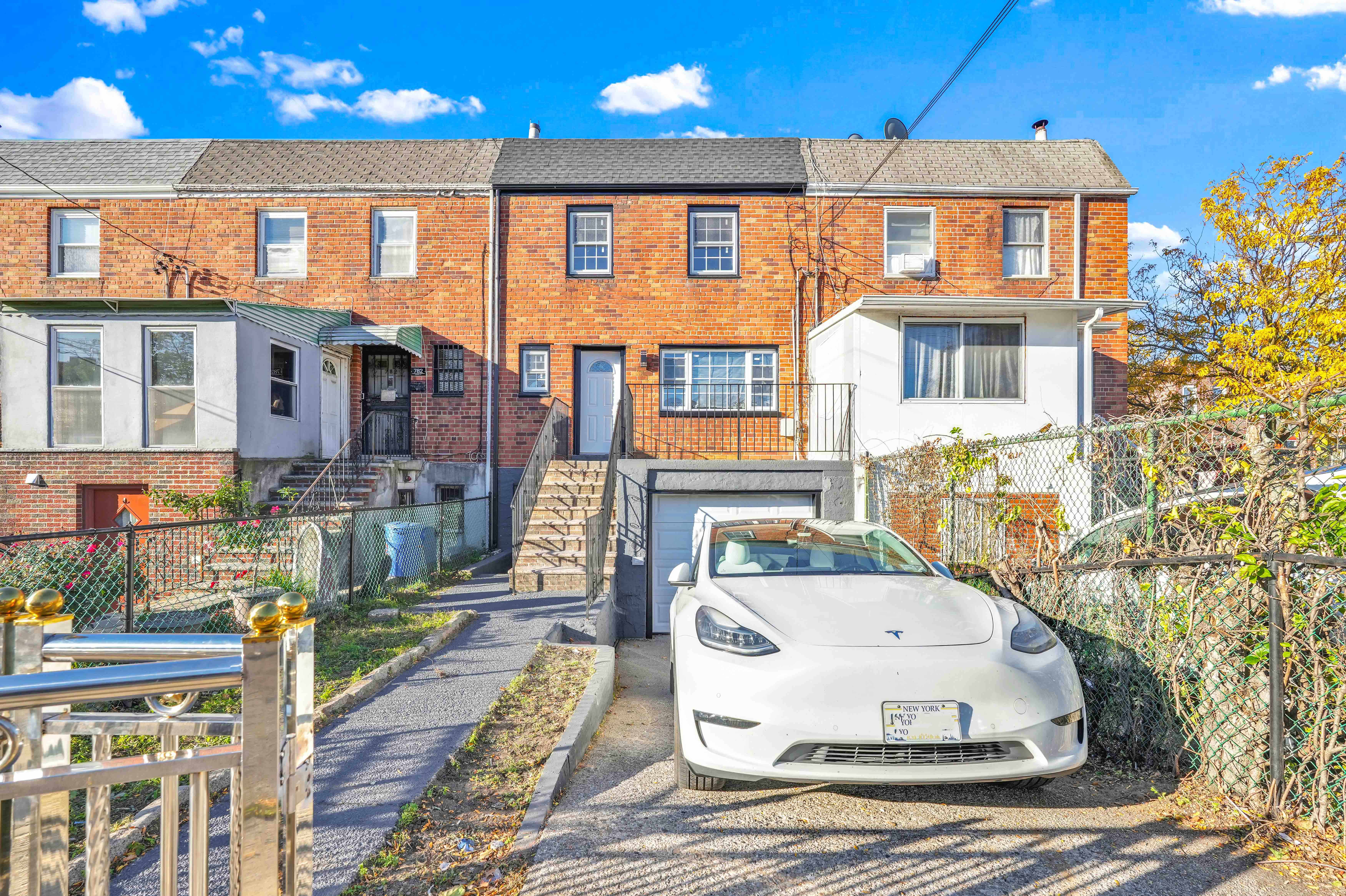 Brooklyn, New York, 11207, United States, 5 Bedrooms Bedrooms, ,4 BathroomsBathrooms,Residential,For Sale,1974760