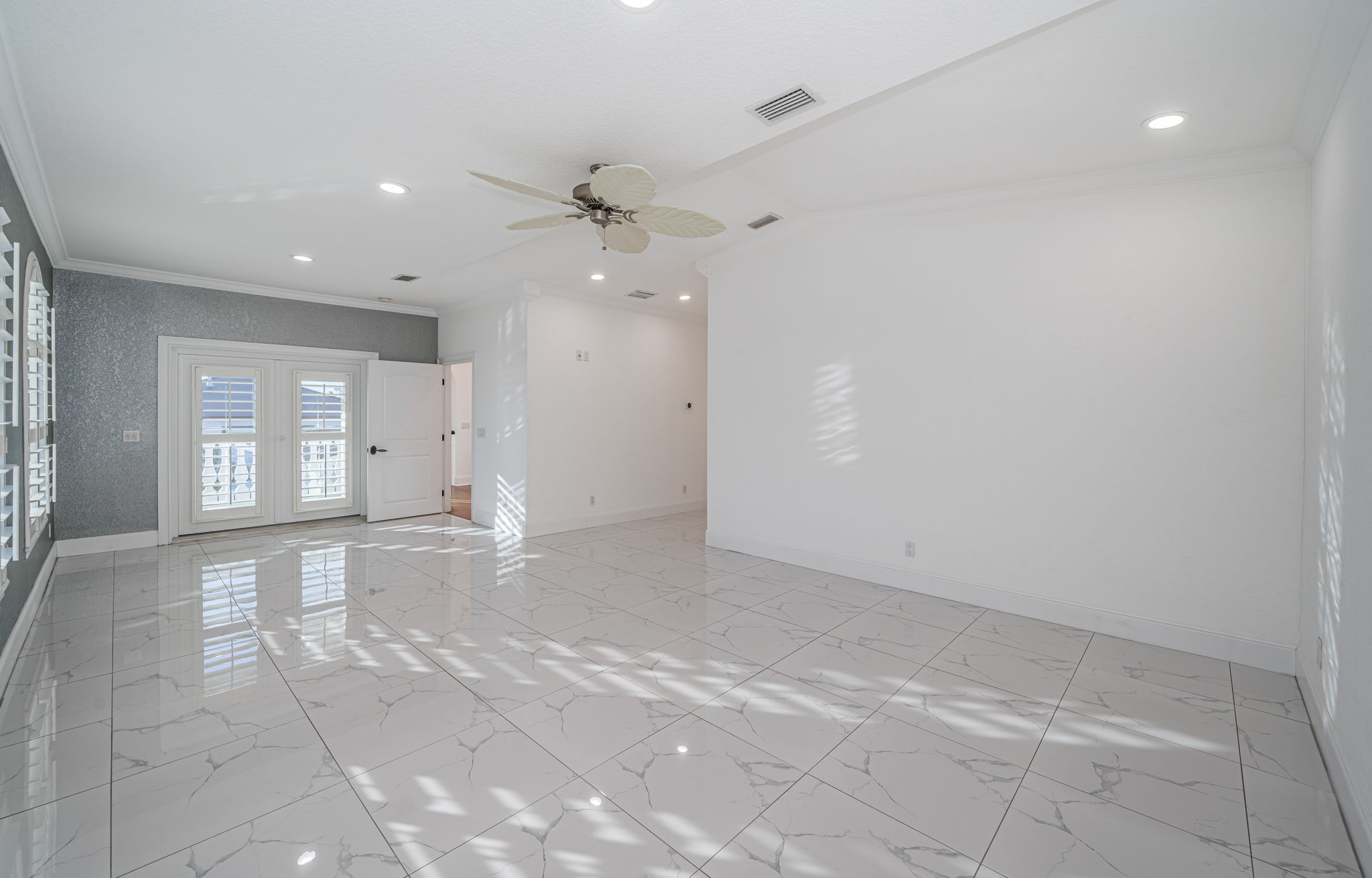 St Petersburg, Florida, 33707, United States, 4 Bedrooms Bedrooms, ,3 BathroomsBathrooms,Residential,For Sale,1992370