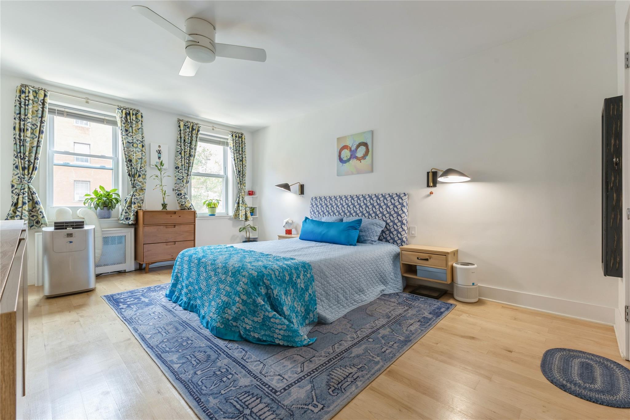 Forest Hills, New York, 11375, United States, 2 Bedrooms Bedrooms, ,2 BathroomsBathrooms,Residential,For Sale,1905946