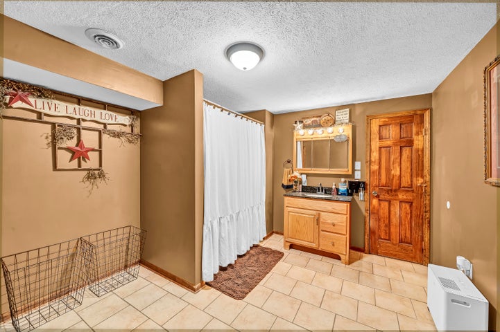 Vanceburg, Kentucky, 41179, United States, 4 Bedrooms Bedrooms, ,2 BathroomsBathrooms,Residential,For Sale,1984182