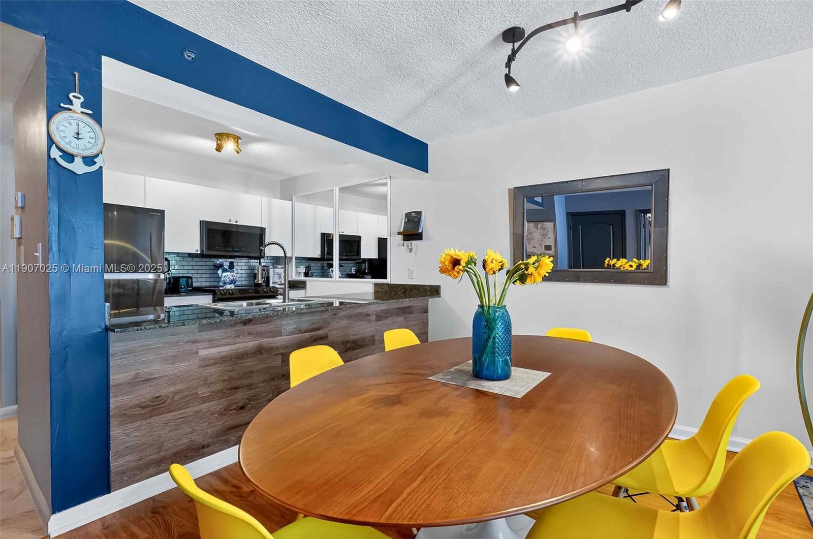 Miami, Florida, 33131, United States, 1 Bedroom Bedrooms, ,1 BathroomBathrooms,Residential,For Sale,1986520