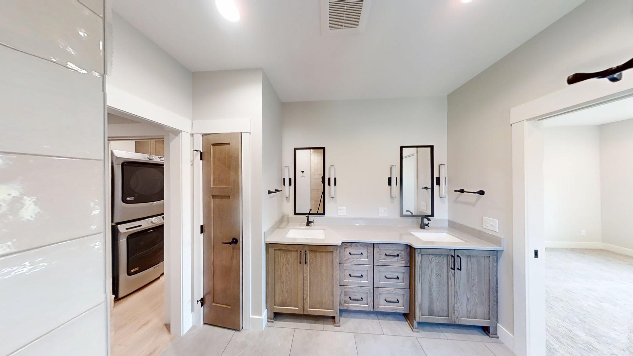 Albert Lea, Minnesota, 56007, United States, 4 Bedrooms Bedrooms, ,2 BathroomsBathrooms,Residential,For Sale,1981027