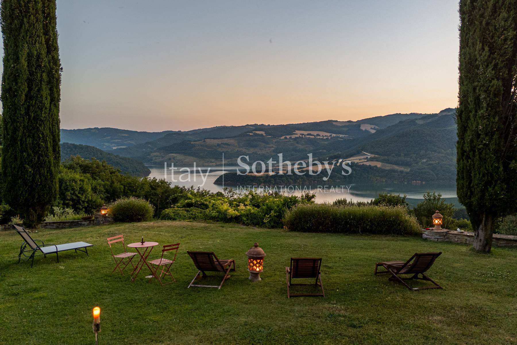  Stunning lake view historic renovated farmhouse with pool - 物件實景
