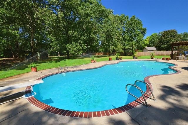 Tahlequah, Oklahoma, 74464, United States, 4 Bedrooms Bedrooms, ,4 BathroomsBathrooms,Residential,For Sale,1975818