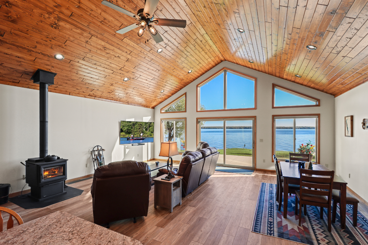 Marenisco, Wisconsin, 49947, United States, 4 Bedrooms Bedrooms, ,4 BathroomsBathrooms,Residential,For Sale,1984446