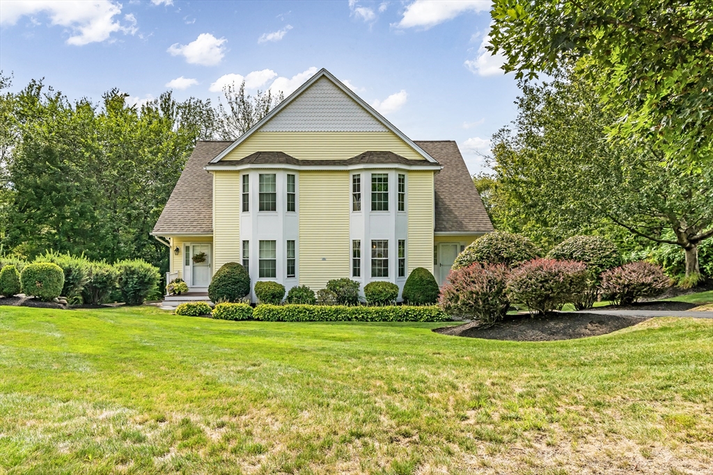 Haverhill, Massachusetts, 01832, United States, 2 Bedrooms Bedrooms, ,3 BathroomsBathrooms,Residential,For Sale,1931401