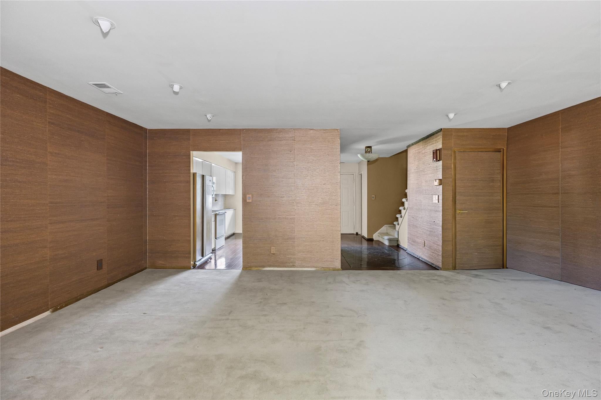 Huntington Station, New York, 11746, United States, 2 Bedrooms Bedrooms, ,2 BathroomsBathrooms,Residential,For Sale,1981328