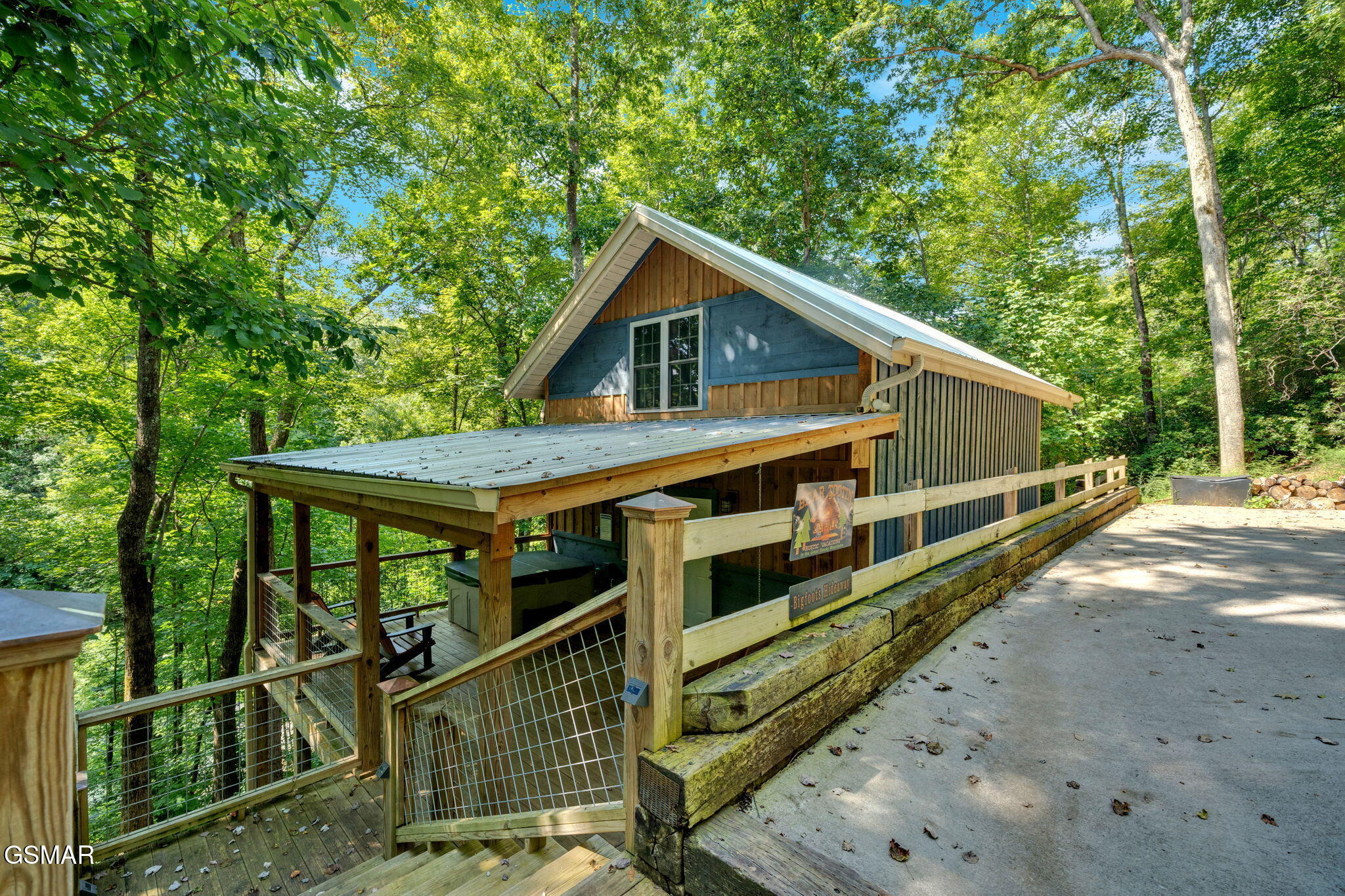 Gatlinburg, Tennessee, 37738, United States, 4 Bedrooms Bedrooms, ,5 BathroomsBathrooms,Residential,For Sale,1921348