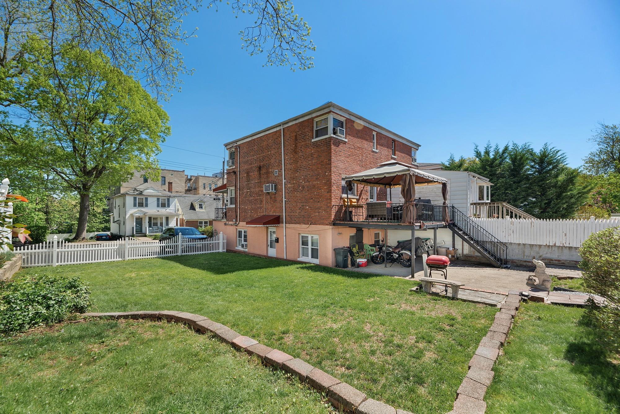 Yonkers, New York, 10704, United States, 3 Bedrooms Bedrooms, ,3 BathroomsBathrooms,Residential,For Sale,1796688