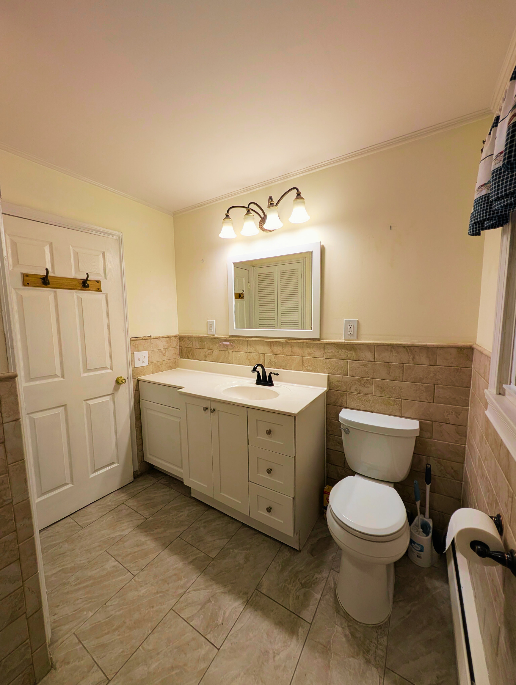 Shelton, Connecticut, 06484, United States, 3 Bedrooms Bedrooms, ,2 BathroomsBathrooms,Residential,For Sale,1996046