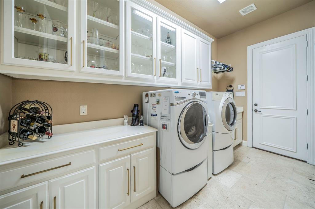 Bedford, Texas, 76021, United States, 3 Bedrooms Bedrooms, ,3 BathroomsBathrooms,Residential,For Sale,1983918