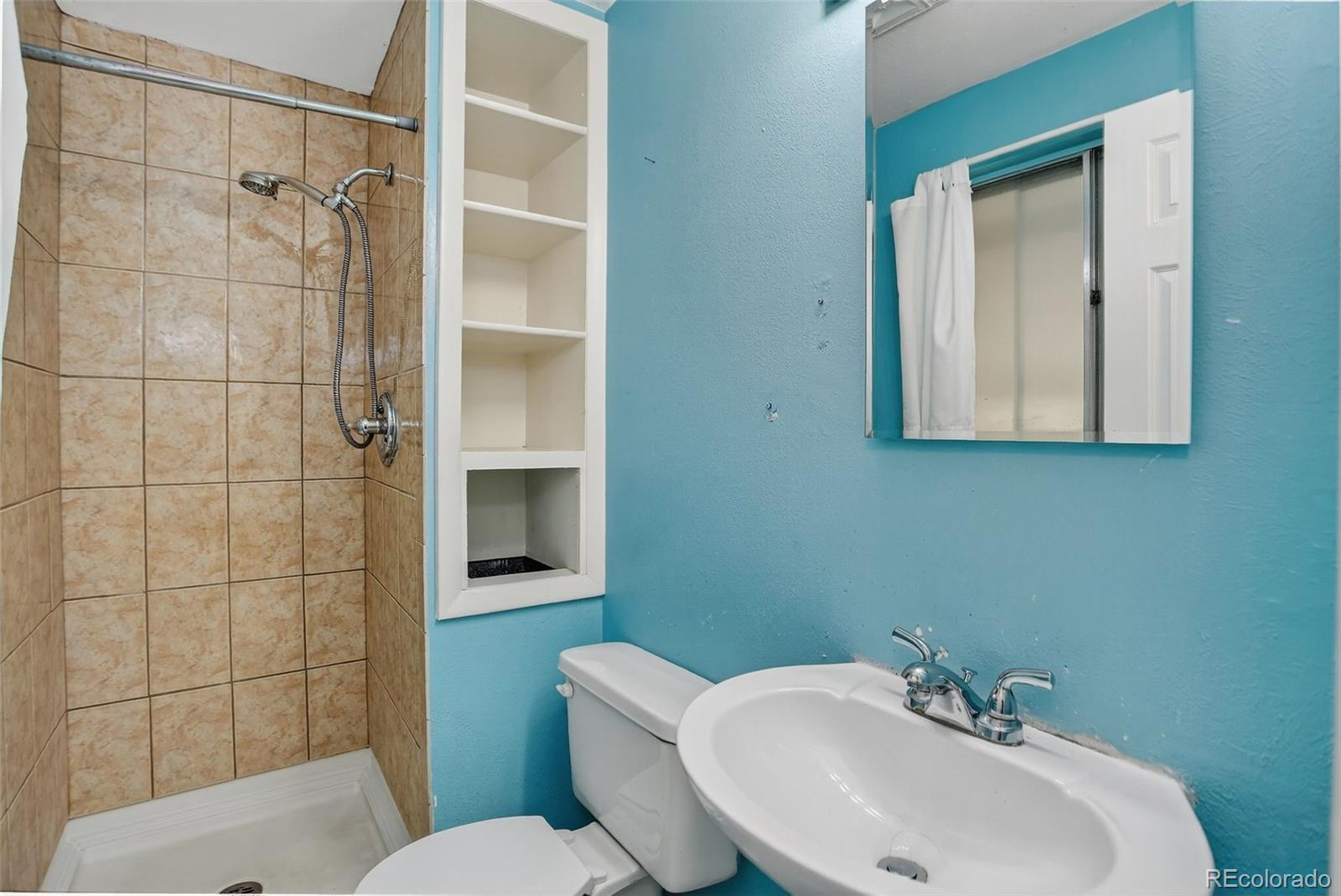 Arvada, Colorado, 80003, United States, 5 Bedrooms Bedrooms, ,1 BathroomBathrooms,Residential,For Sale,1956367