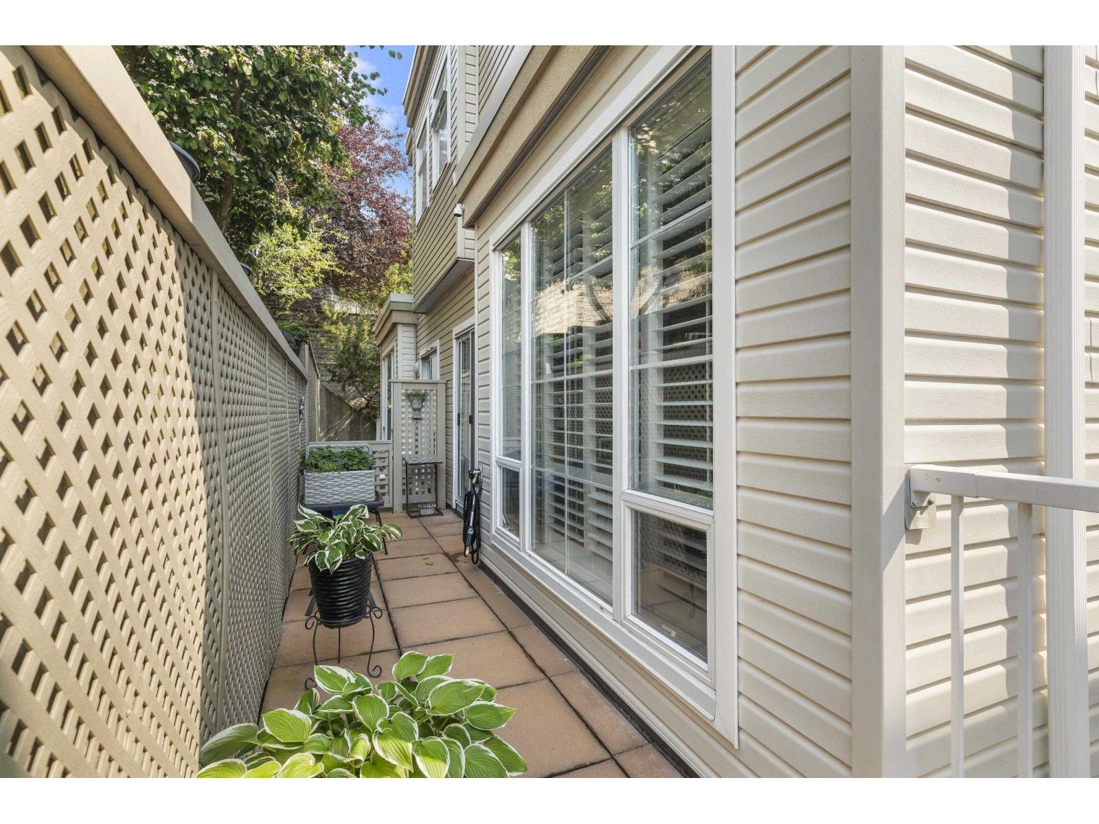 WHITE ROCK, British Columbia, V4B 3T4, CA, 3 Bedrooms Bedrooms, ,4 BathroomsBathrooms,Residential,For Sale,1949298