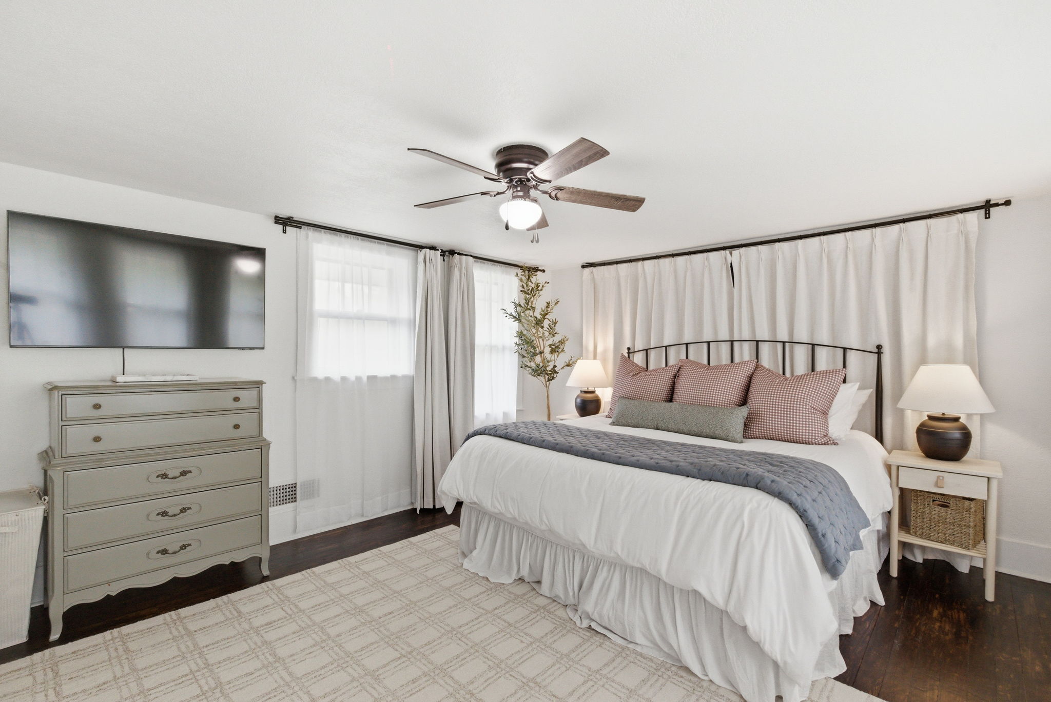  909 3rd Street, Graham, TX, 76450 - 物件實景