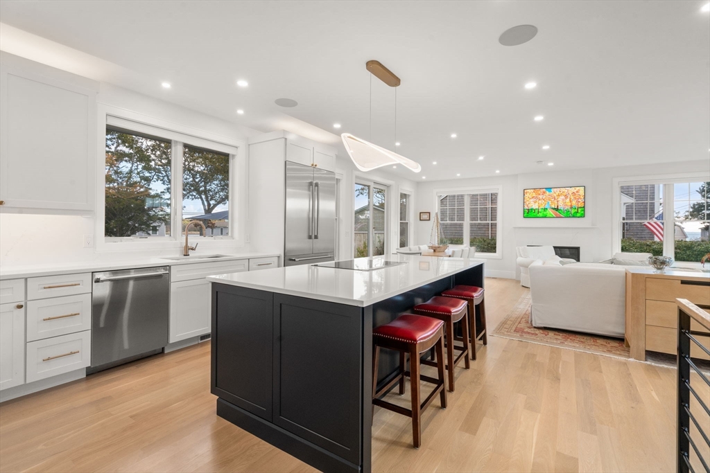 Marion, Massachusetts, 02738, United States, 3 Bedrooms Bedrooms, ,5 BathroomsBathrooms,Residential,For Sale,1987501