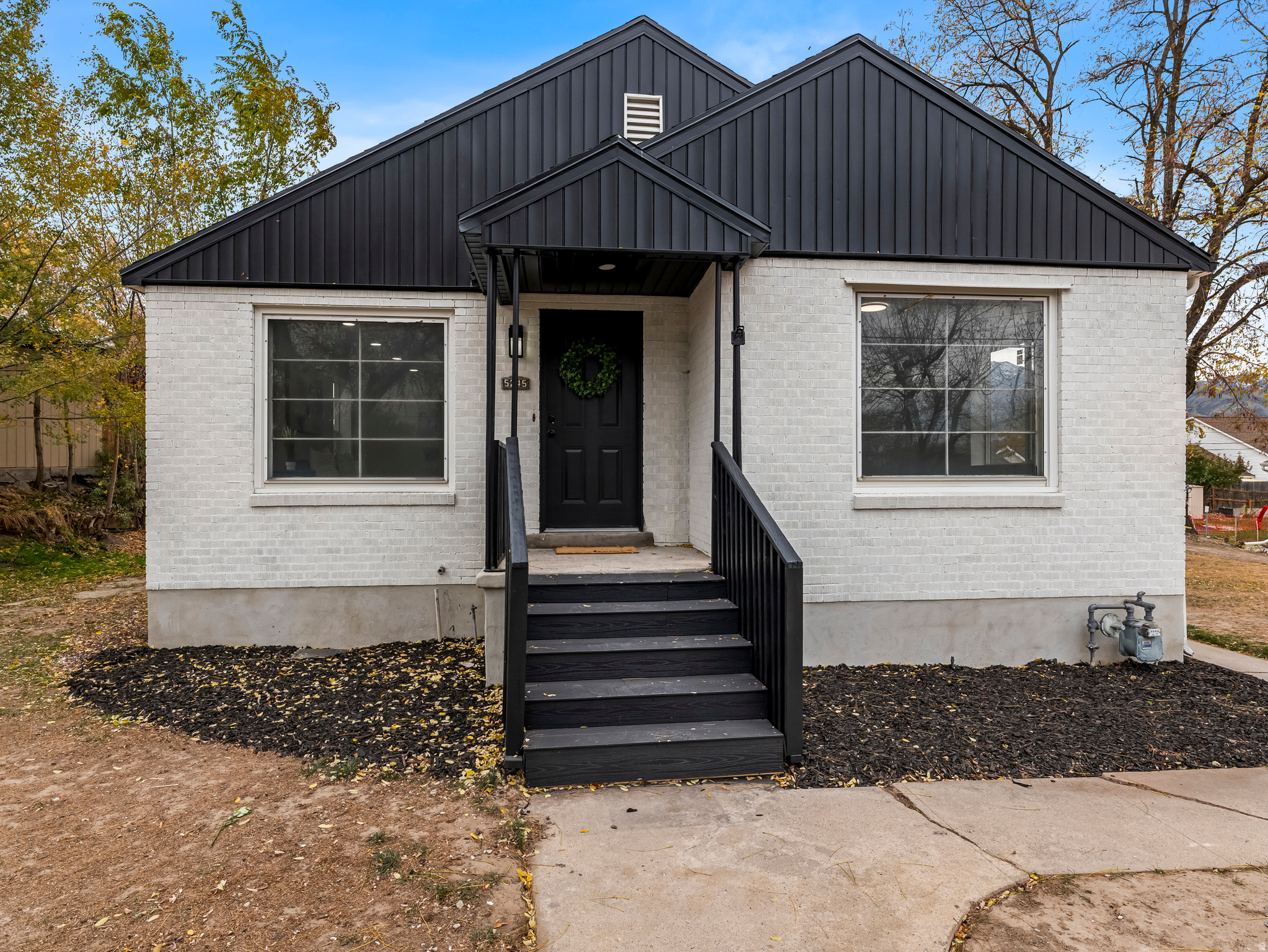 Murray, Utah, 84117, United States, 6 Bedrooms Bedrooms, ,2 BathroomsBathrooms,Residential,For Sale,1989540