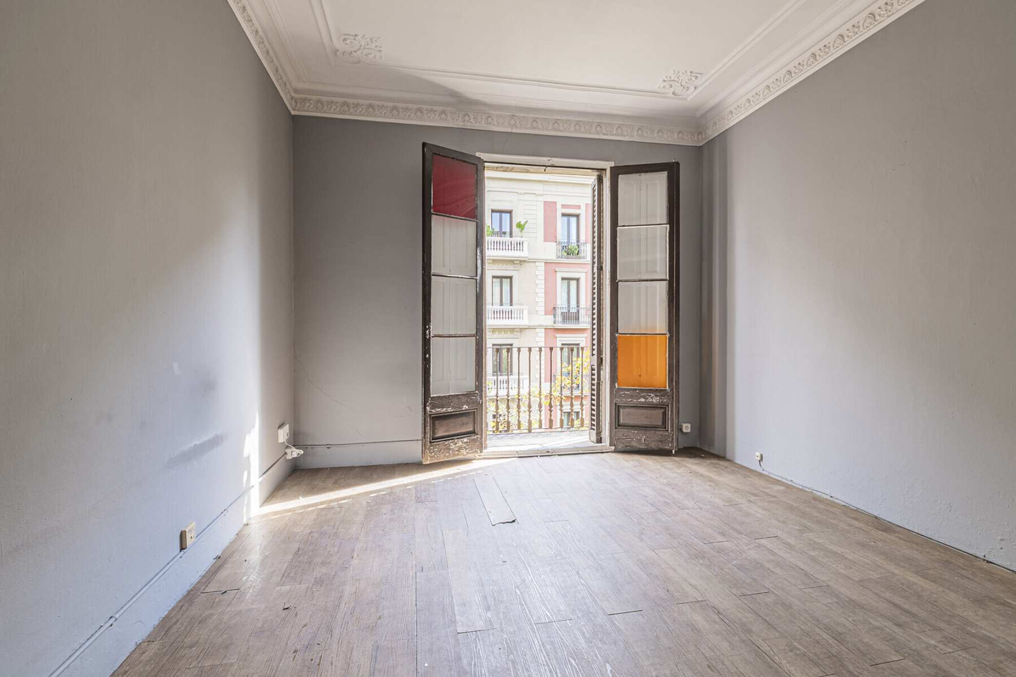  Historical apartment to renovate on prime location in Eixample - 物件實景
