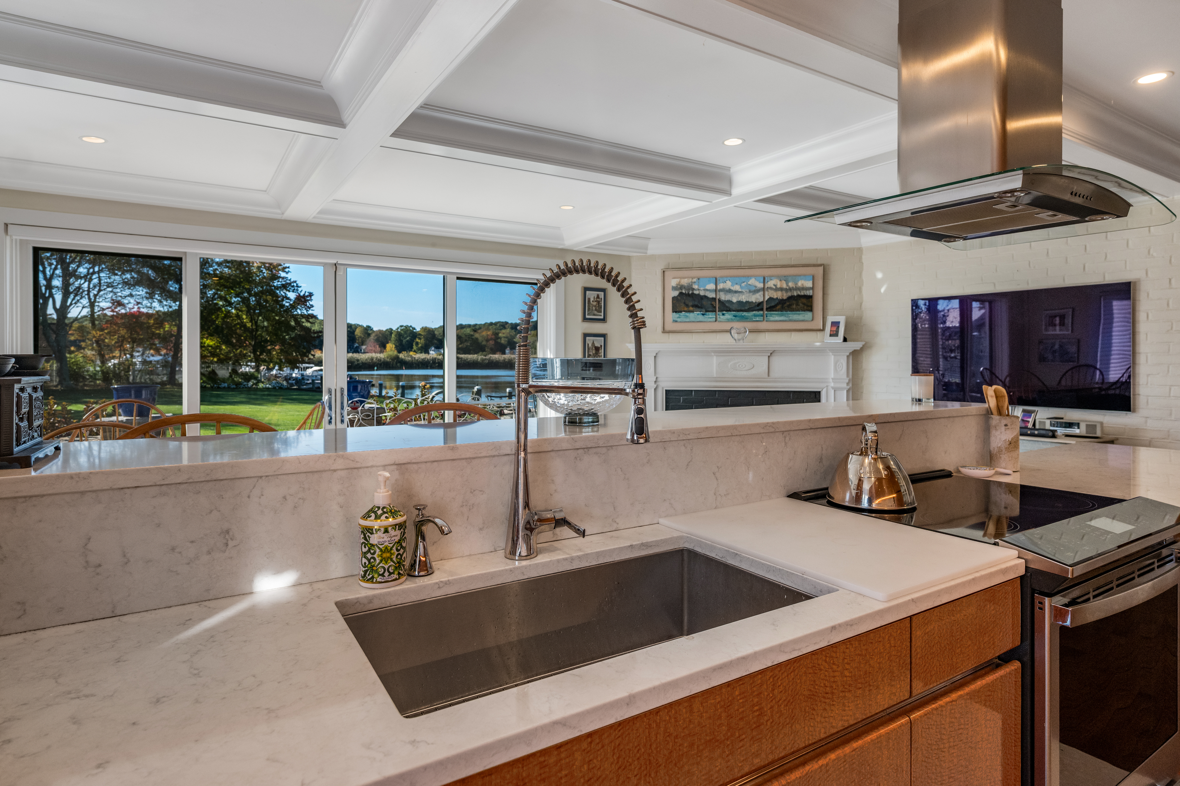  Essex Village Waterfront Offers One Level Living - 物件實景