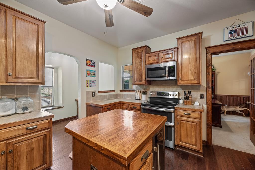 Melissa, Texas, 75454, United States, 4 Bedrooms Bedrooms, ,4 BathroomsBathrooms,Residential,For Sale,1986507