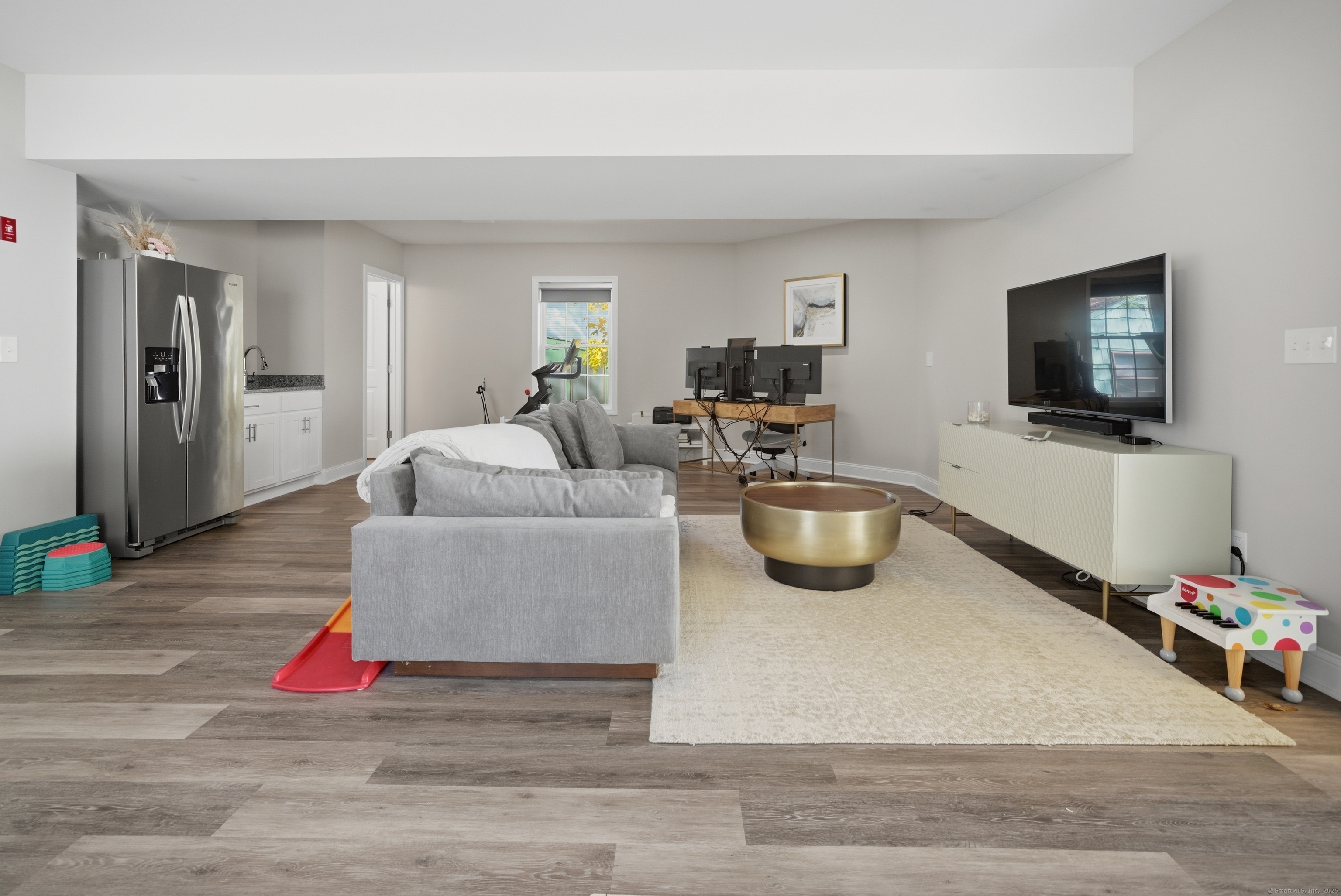 Milford, Connecticut, 06460, United States, 3 Bedrooms Bedrooms, ,3 BathroomsBathrooms,Residential,For Sale,1987930