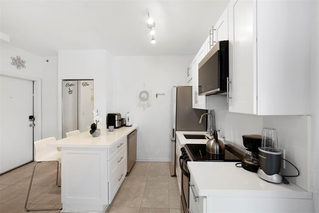 Miami Beach, Florida, 33139, United States, 2 Bedrooms Bedrooms, ,2 BathroomsBathrooms,Residential,For Sale,1923185