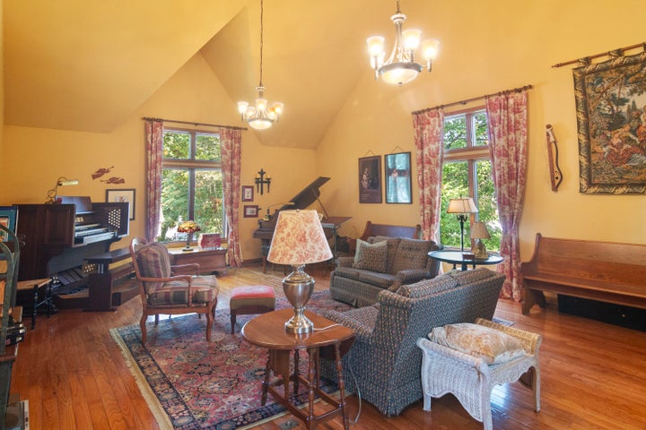 Valparaiso, Indiana, 46385, United States, 4 Bedrooms Bedrooms, ,4 BathroomsBathrooms,Residential,For Sale,1945024