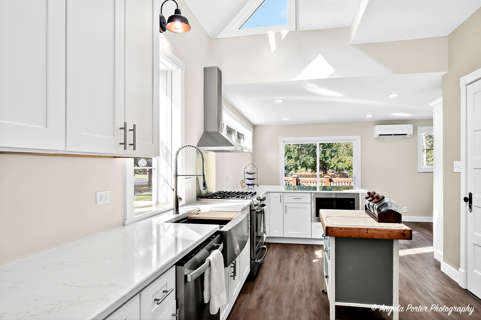 Crystal Lake, Illinois, 60014, United States, 4 Bedrooms Bedrooms, ,2 BathroomsBathrooms,Residential,For Sale,1982746