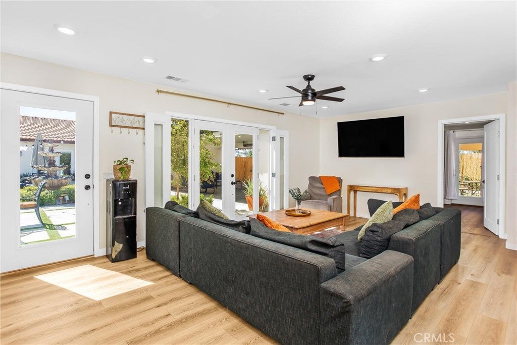 Yucaipa, California, 92399, United States, 7 Bedrooms Bedrooms, ,5 BathroomsBathrooms,Residential,For Sale,1975873