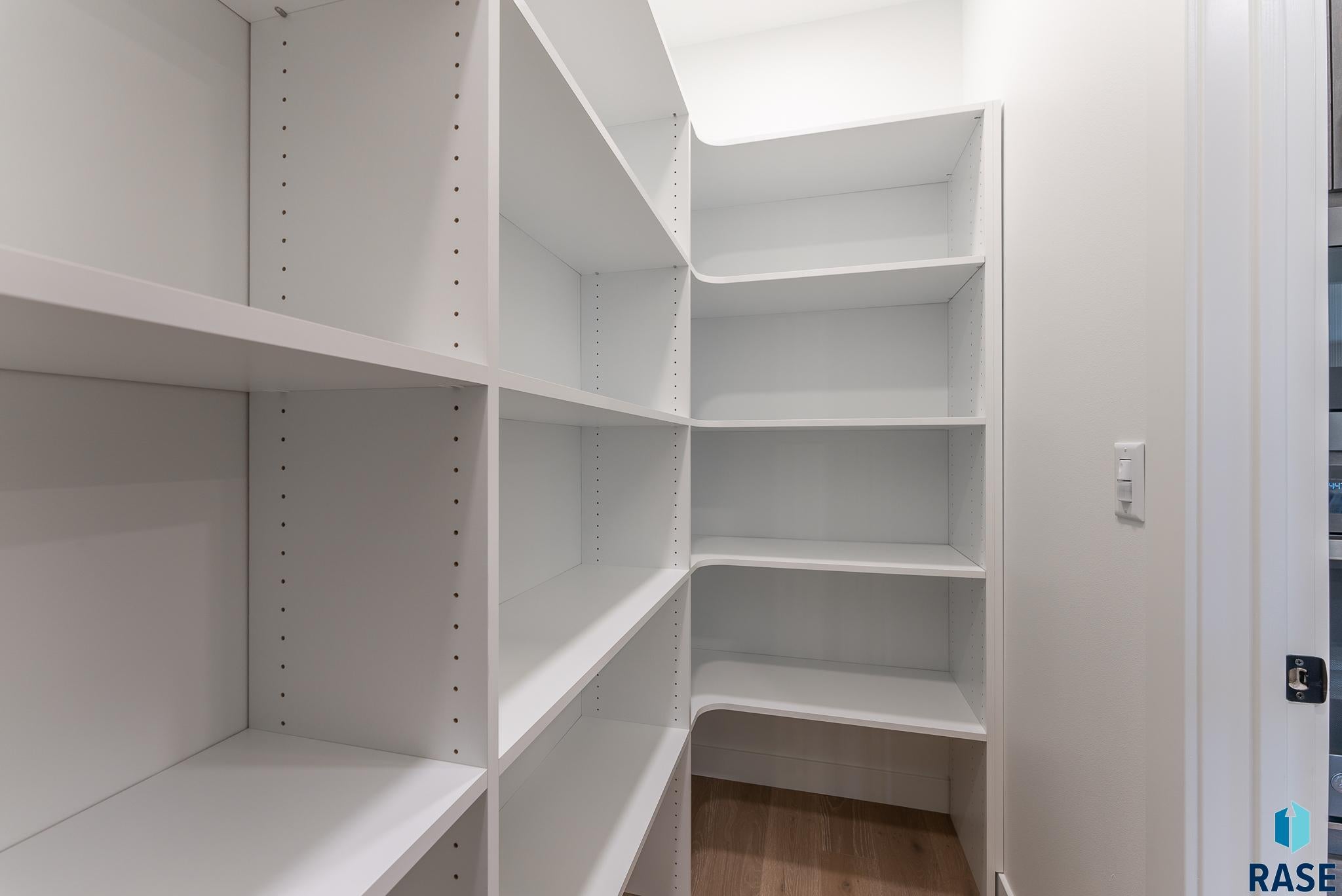 Sioux Falls, South Dakota, 57110, United States, 4 Bedrooms Bedrooms, ,3 BathroomsBathrooms,Residential,For Sale,2005284