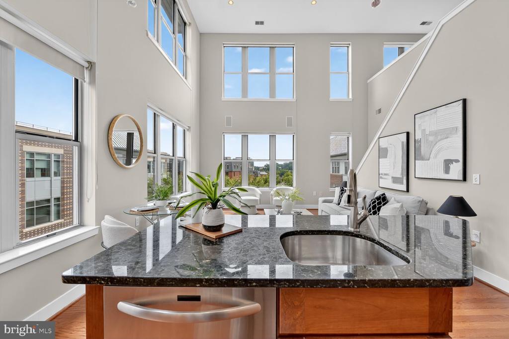 Arlington, Virginia, 22201, United States, 2 Bedrooms Bedrooms, ,2 BathroomsBathrooms,Residential,For Sale,1927773