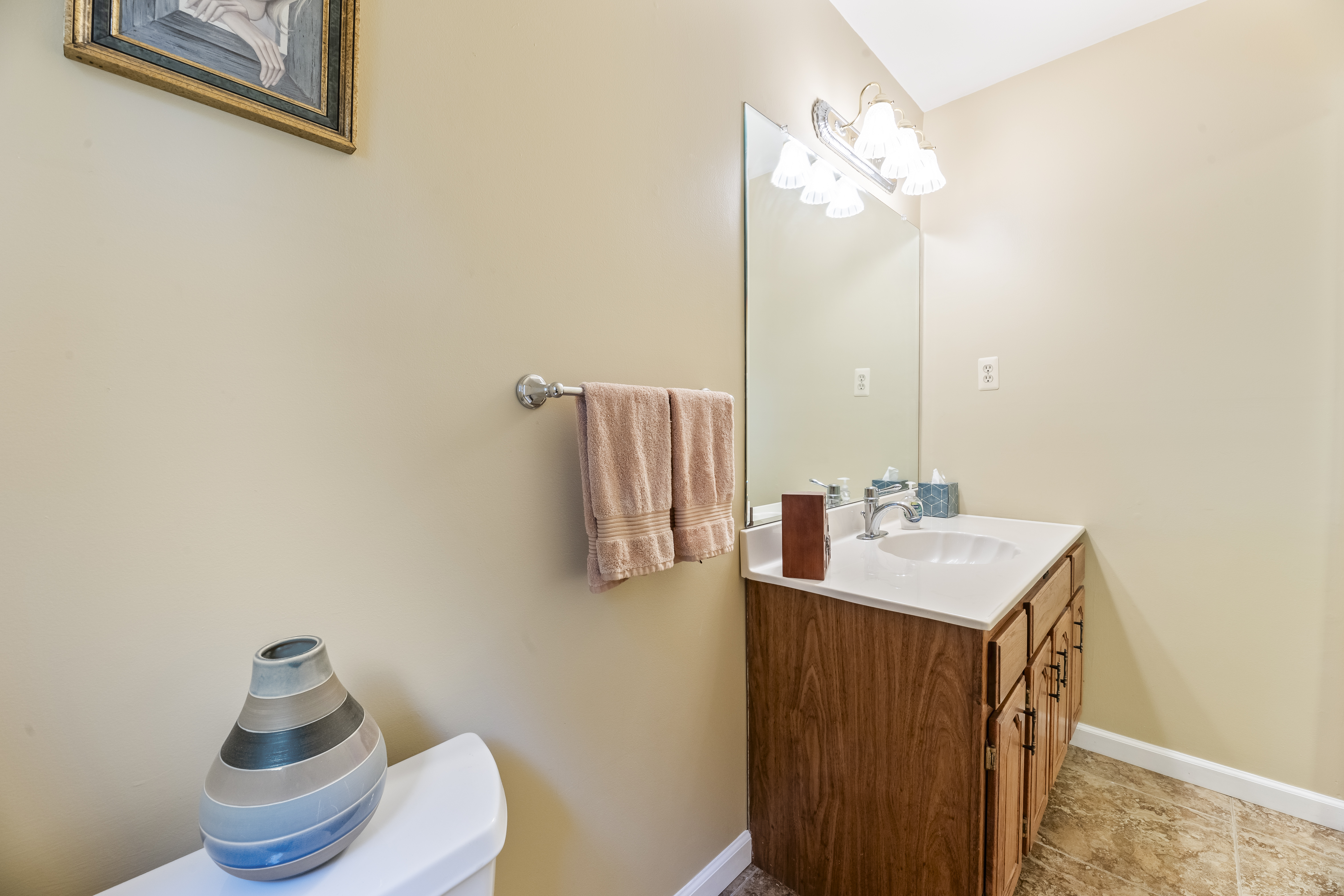 Keyport, New Jersey, 07735, United States, 2 Bedrooms Bedrooms, ,3 BathroomsBathrooms,Residential,For Sale,1914240