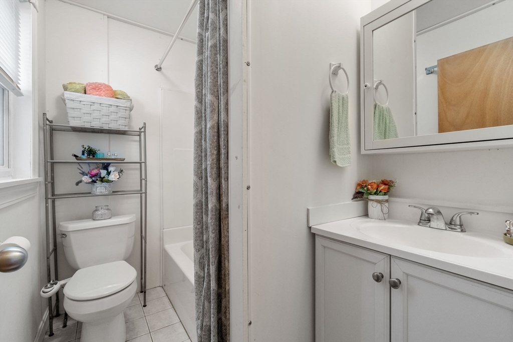 Somerville, Massachusetts, 02145, United States, 5 Bedrooms Bedrooms, ,3 BathroomsBathrooms,Residential,For Sale,1818195
