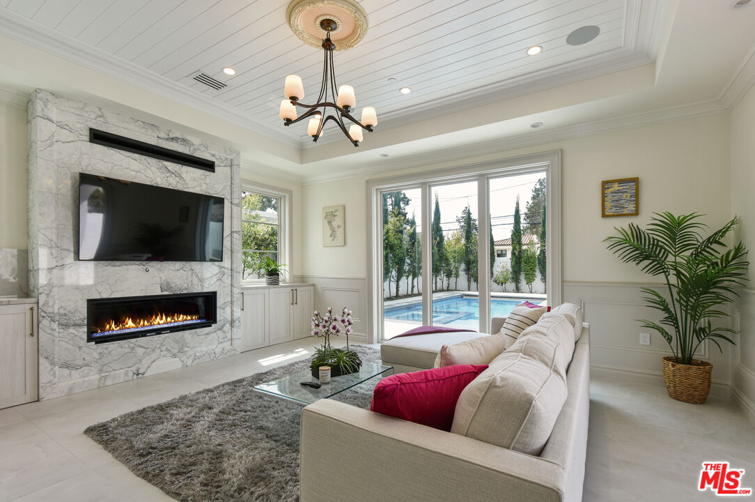 Santa Monica, California, 90402, United States, 5 Bedrooms Bedrooms, ,7 BathroomsBathrooms,Residential,For Sale,1838170