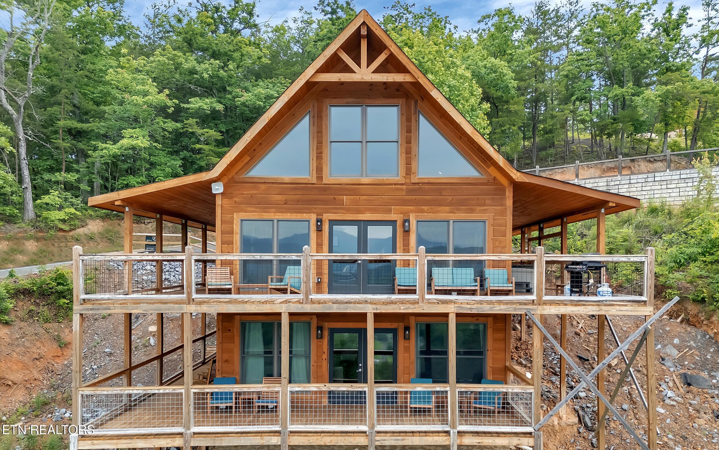 Sevierville, Tennessee, 37876, United States, 3 Bedrooms Bedrooms, ,4 BathroomsBathrooms,Residential,For Sale,1938196