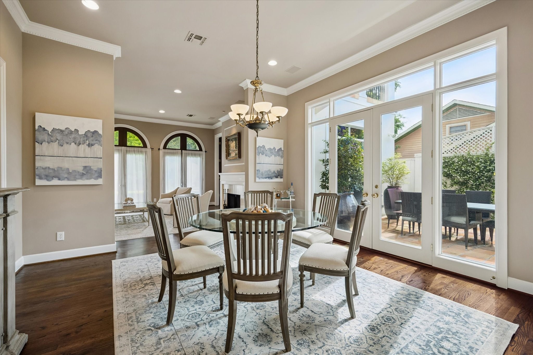  2102 Mcclendon Street - 物件實景