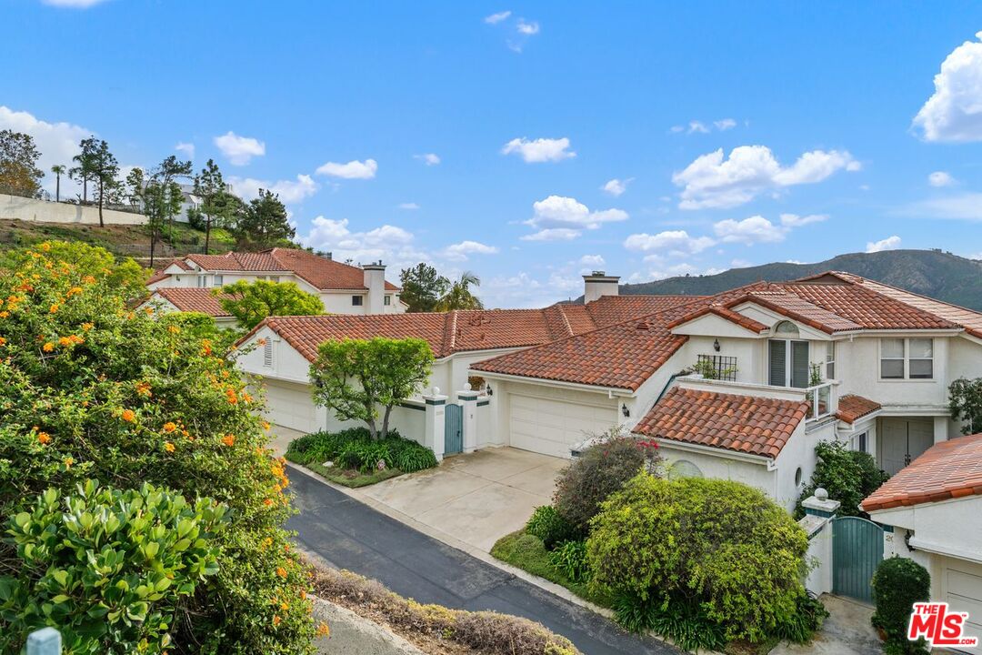 Pacific Palisades, California, 90272, United States, 2 Bedrooms Bedrooms, ,2 BathroomsBathrooms,Residential,For Sale,1991274