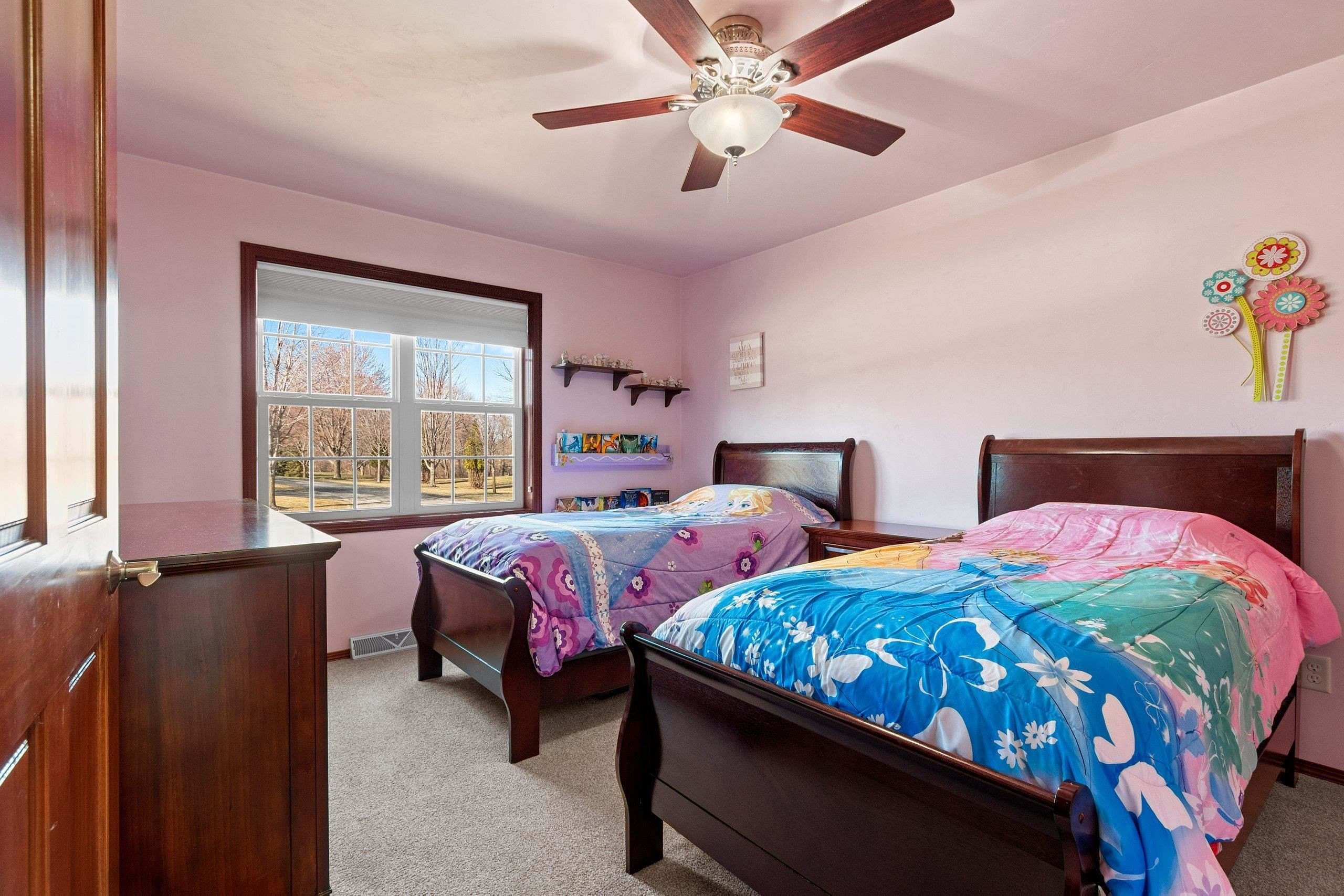 DE PERE, Wisconsin, 54115, United States, 5 Bedrooms Bedrooms, ,4 BathroomsBathrooms,Residential,For Sale,2048678