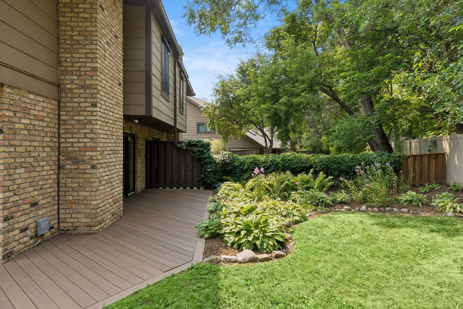  Beautifully Updated Breconwood Townhome - 物件實景