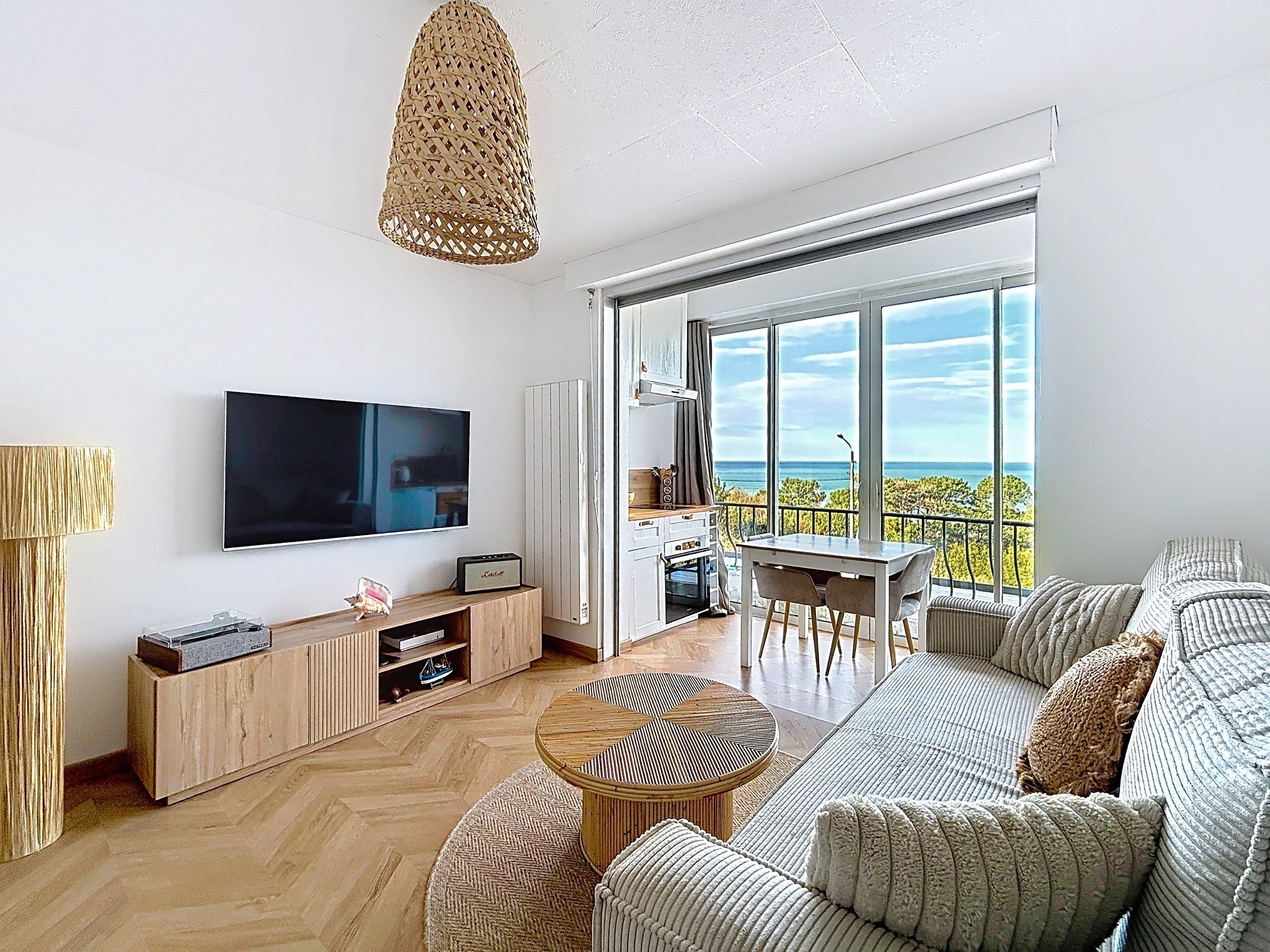  Charming Renovated Studio – Sea View & Prime Location - 物件實景