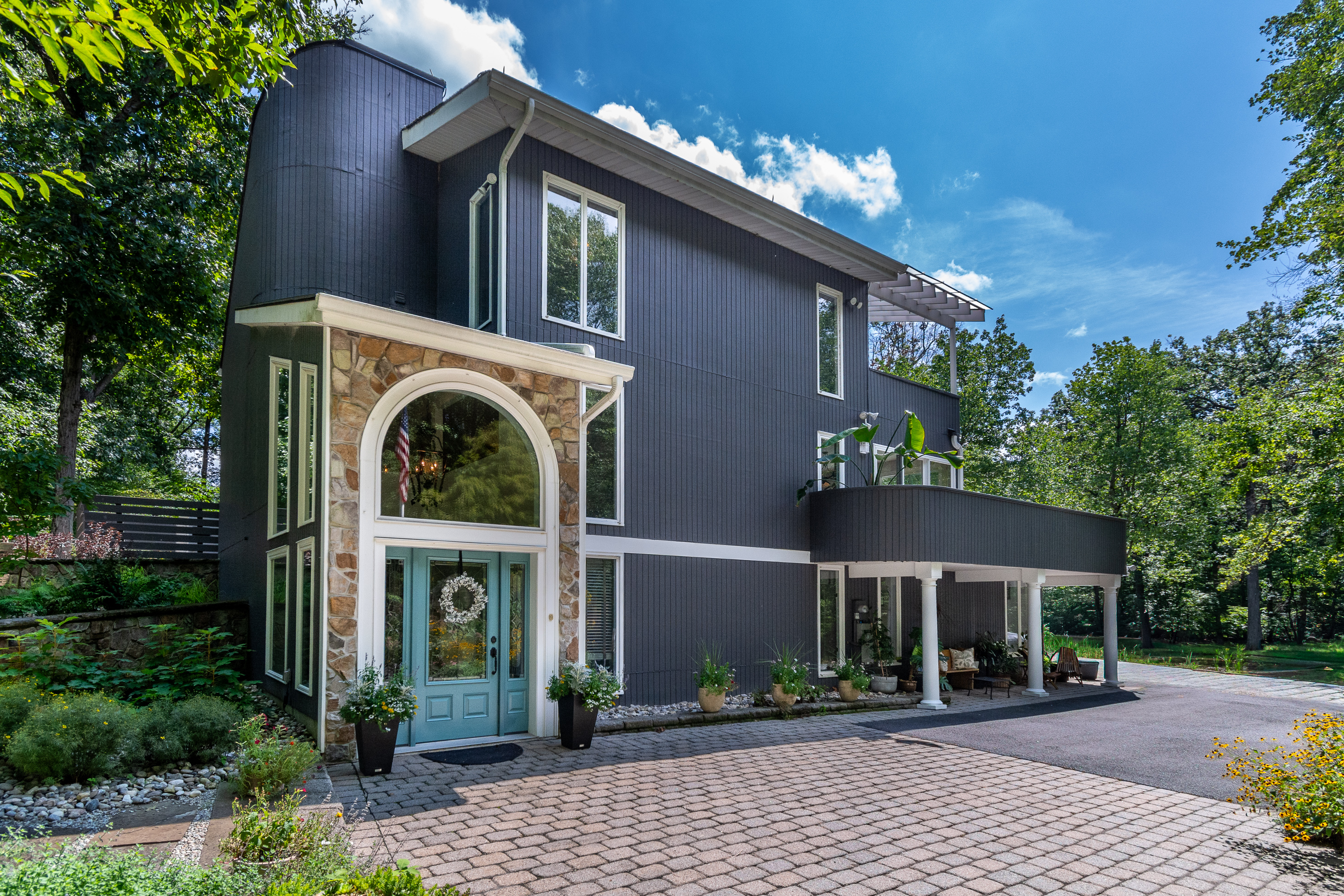  One-of-a-Kind Contemporary - 物件實景
