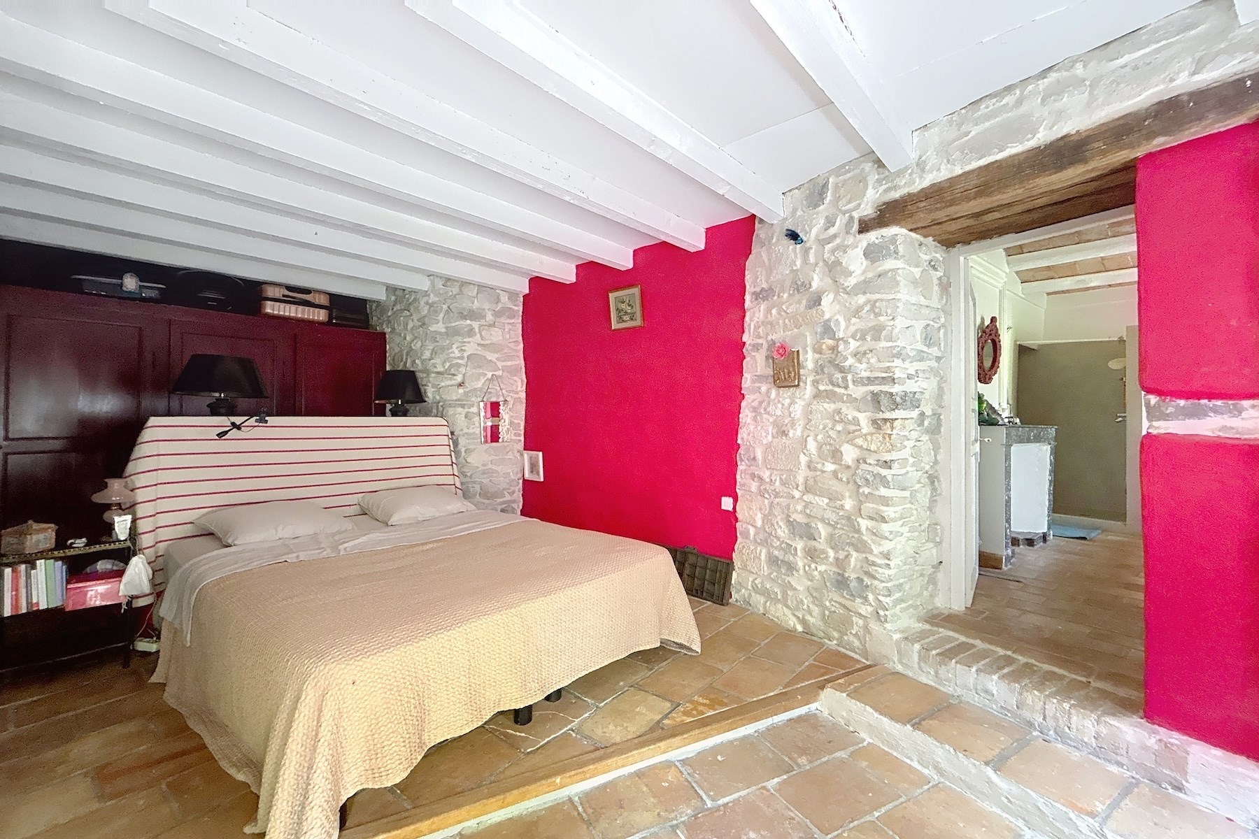  Character property with guest house and pool, nestled in unspoilt nature near U… - 物件實景